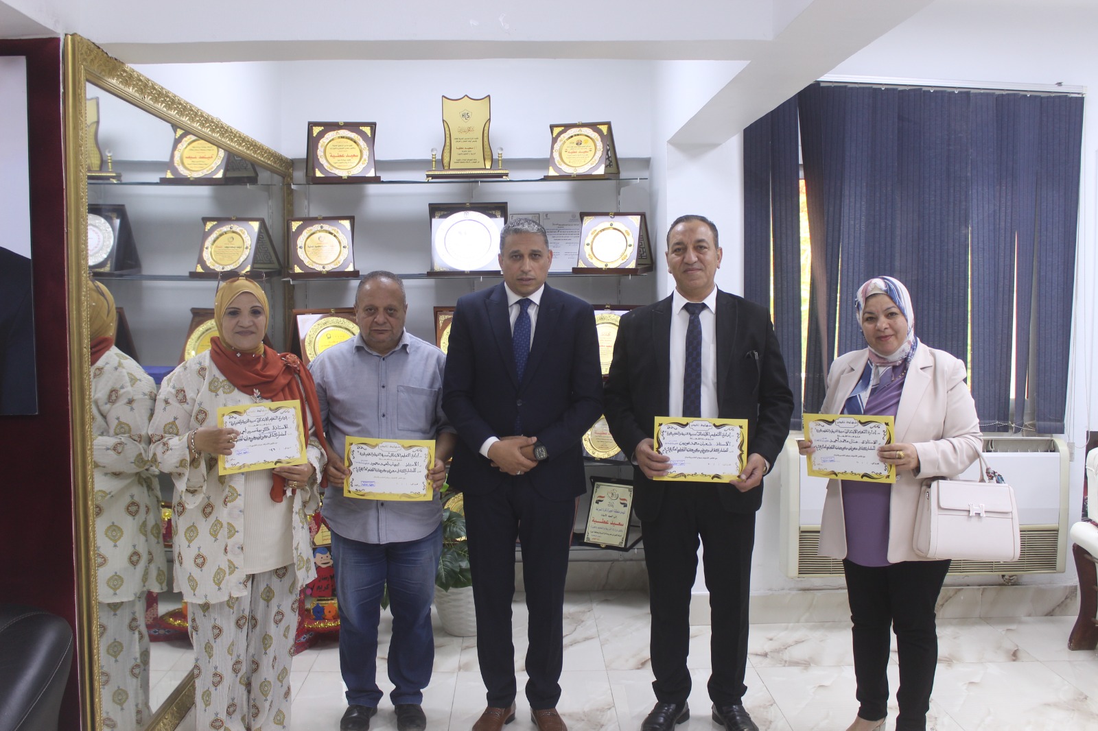 مدير تعليم الجيزة يحتفل بإنجاز جديد بعد نجاح معرض مخرجات التعلم