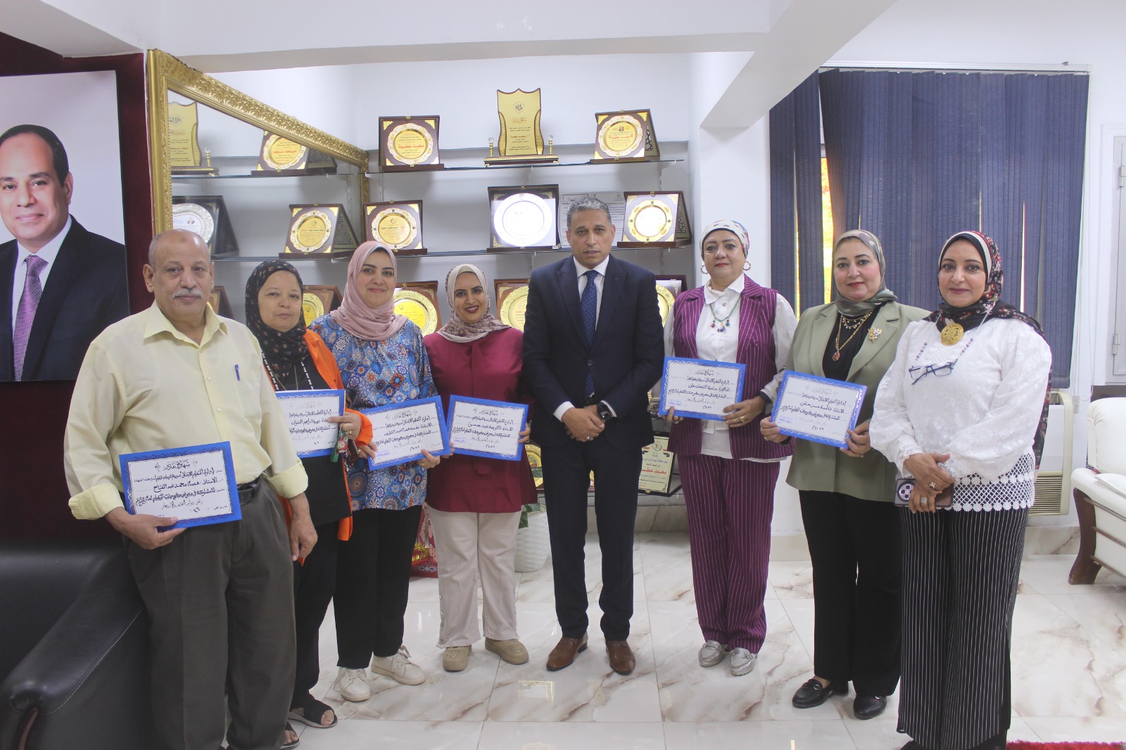 مدير تعليم الجيزة يحتفل بإنجاز جديد بعد نجاح معرض مخرجات التعلم
