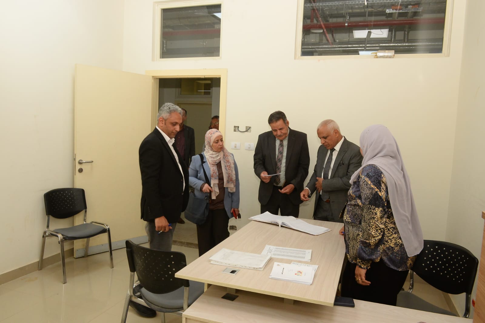 جامعة أسيوط الأهلية تستقبل لجنة الحاسبات والذكاء الاصطناعي لمتابعة الإمكانيات المادية
