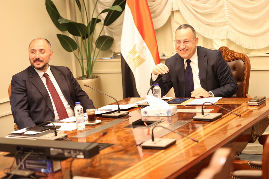وزير التعليم العالى يوسع القوافل الجامعية داخل مصر وإفريقيا