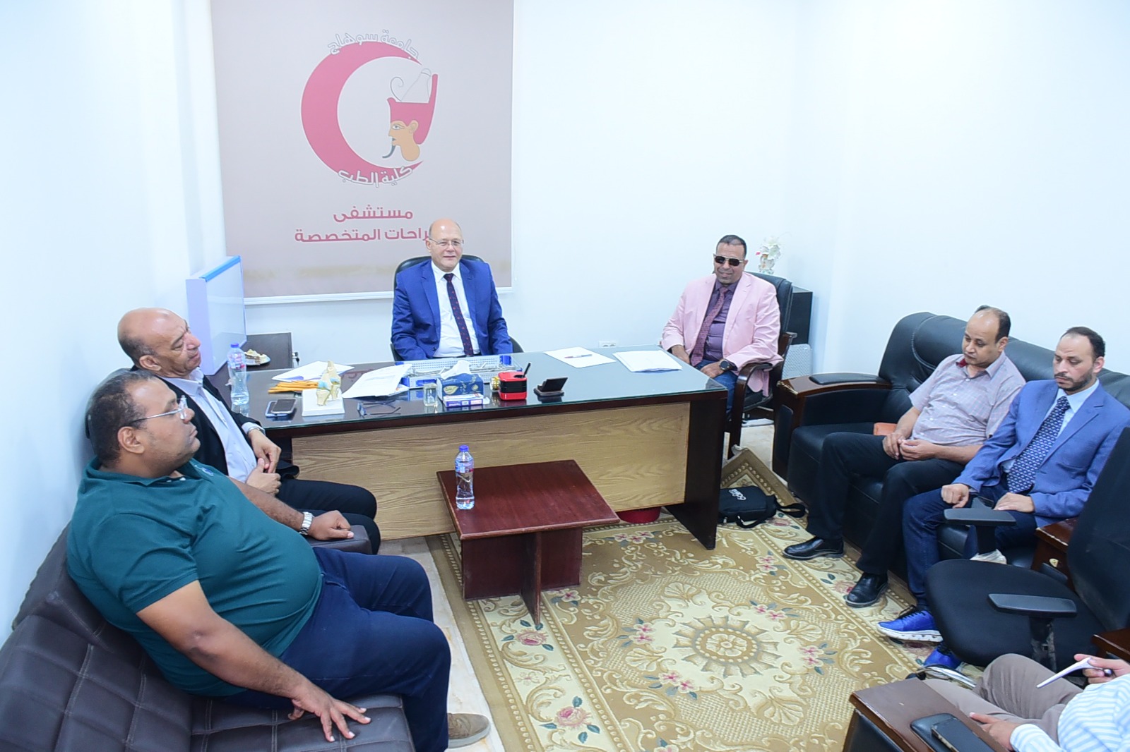 رئيس جامعة سوهاج يقود تقييم الدراسات العليا بجراحة العظام والكسور بكلية الطب
