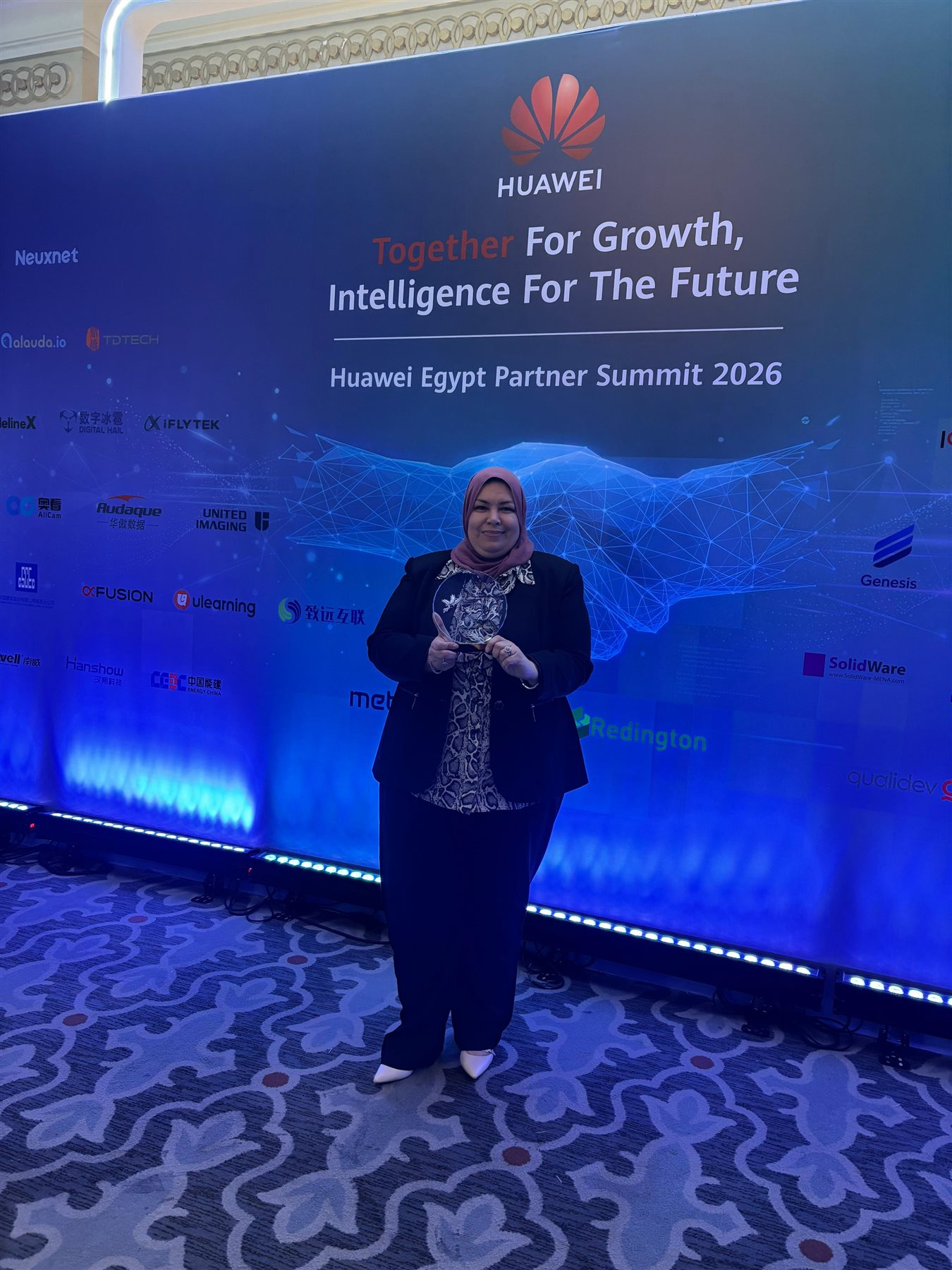 جامعة عين شمس تتألق بتكريم أكاديمية هواوي بكلية الحاسبات والمعلومات في القمة السنوية