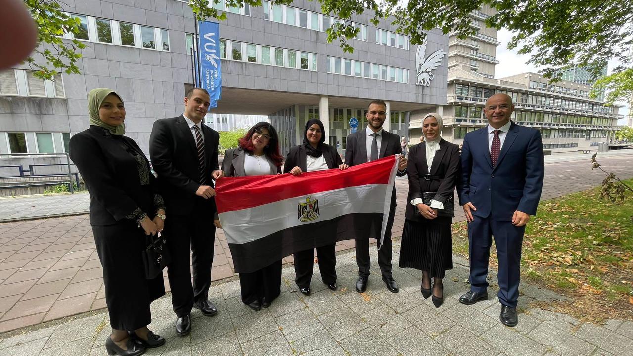 جامعة عين شمس تحصد وصافة العالم في مسابقة المحاكمة الصورية الدولية بأمستردام