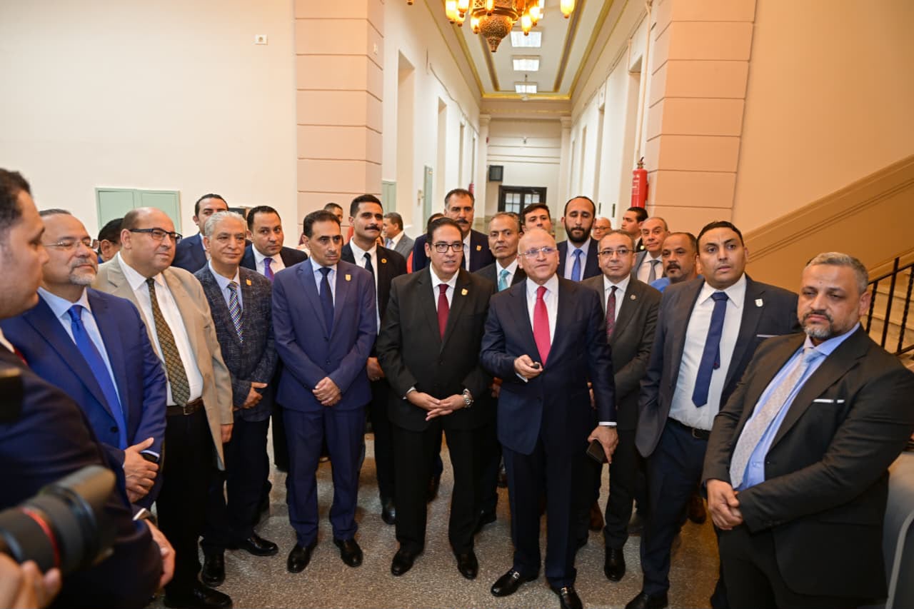 جامعة القاهرة تقود التحول الرقمي بخدمات ذكية دون أعباء مالية عبر كلية الحقوق