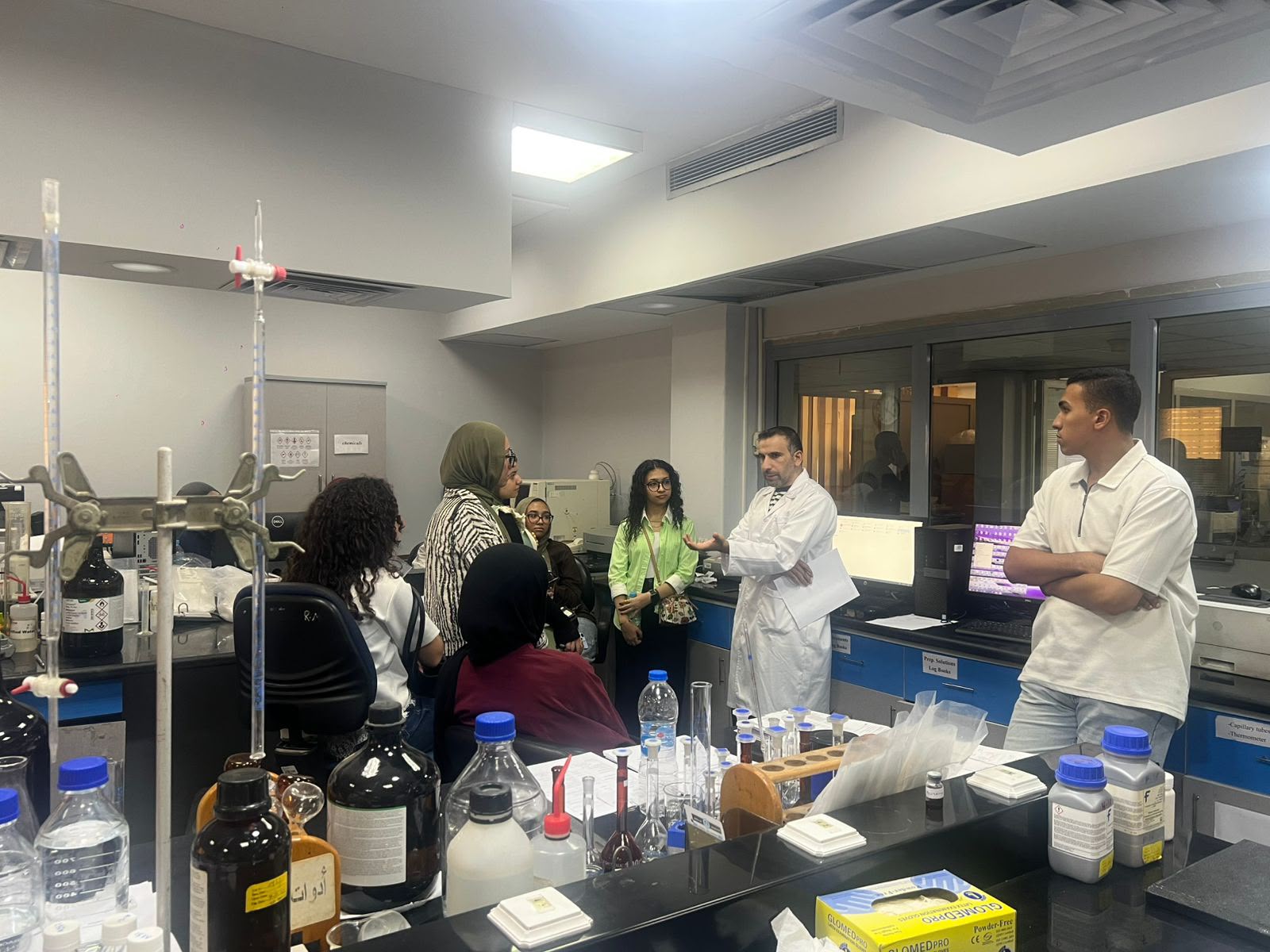 جامعة القاهرة الأهلية تفتح أبواب الصناعة أمام طلاب الصيدلة الإكلينيكية