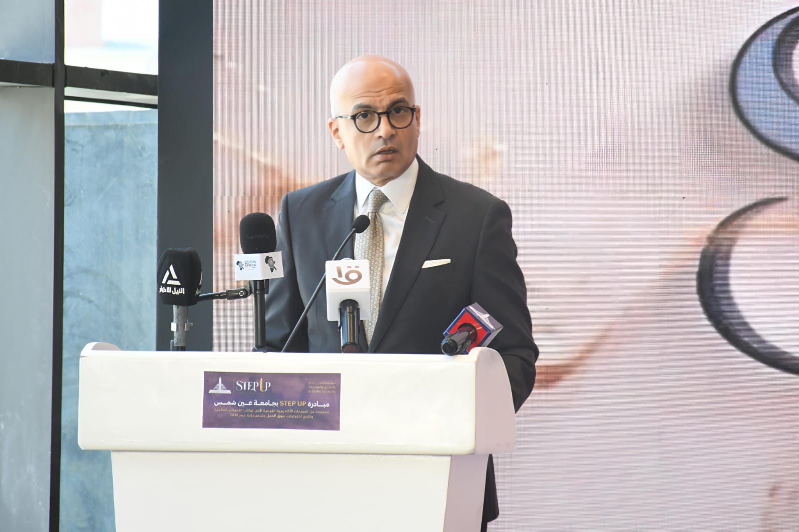 الدكتور محمد ضياء زين العابدين رئيس جامعة عين شمس