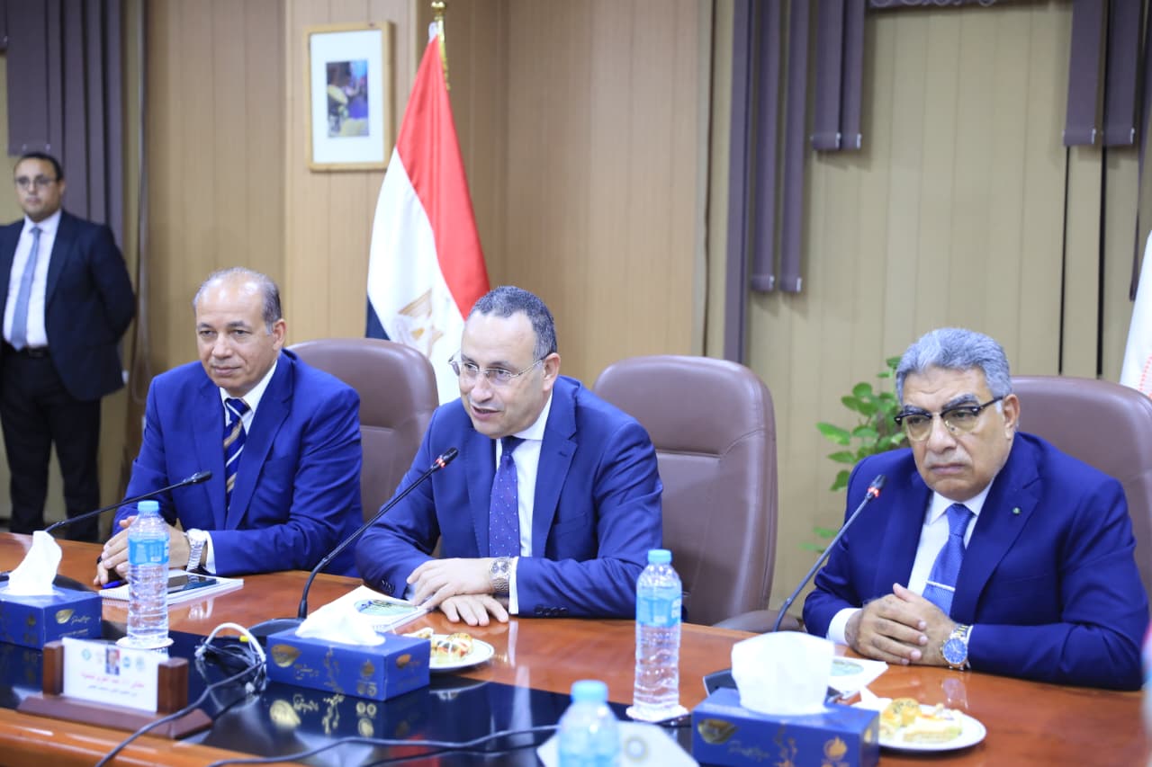 وزير التعليم العالي يشارك في اجتماع مجلس جامعة المنصورة بحضور محافظ الدقهلية ورئيس الجامعة