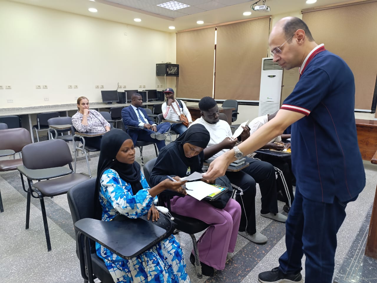 جامعة عين شمس تستقبل طلاب غانا ببرنامج متكامل لتعليم العربية