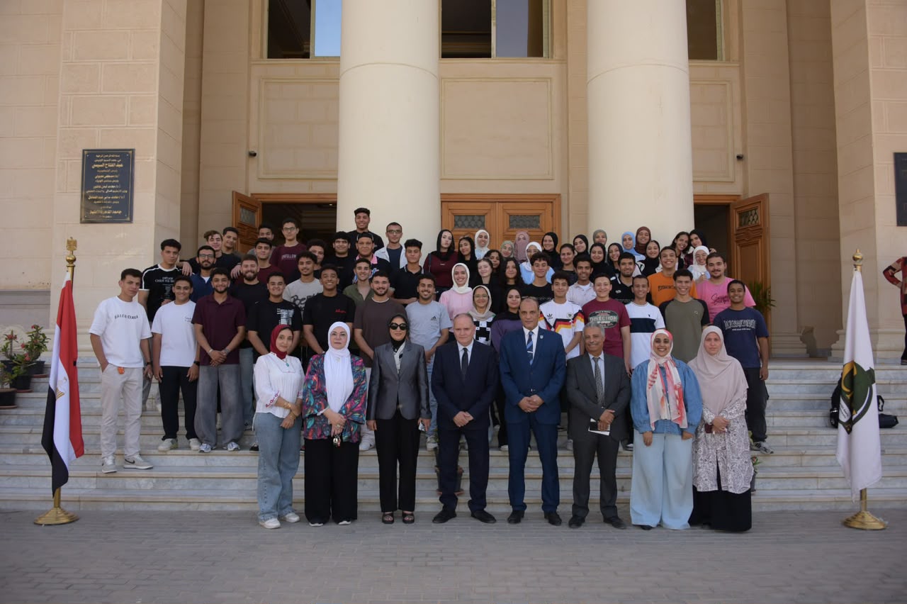طلاب القطاع الصحي في جامعة القاهرة الأهلية يختتمون عامًا من التميز