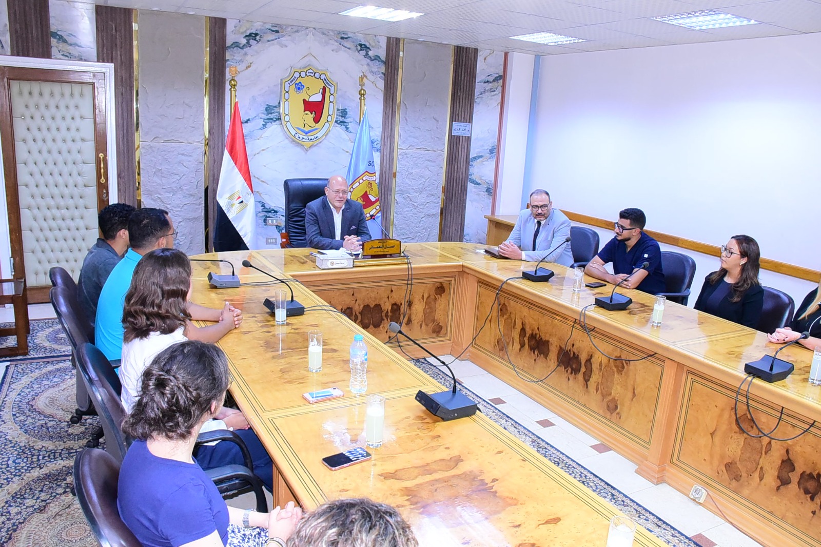 رئيس جامعة سوهاج يكرّم وفود 10 دول بعد نجاح برنامج التبادل الطبي الدولي والثقافي