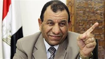 محافظ اسوان يعتمد  الشهادتين الإبتدائية والإعدادية