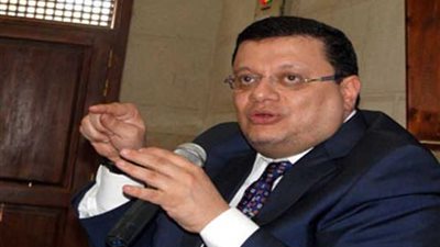 ياسر علي يبحث مع 