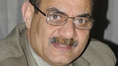 في تقليد جديد ... عين شمس تكرم الموظفين