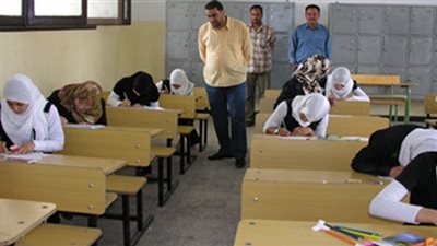 تعليم السويس تستبعد مراقبين من امتحانات الثانوية بسبب المحمول