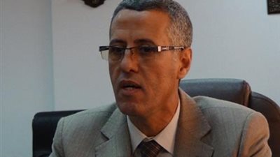 رئيس قناة السويس يوقف عميد 