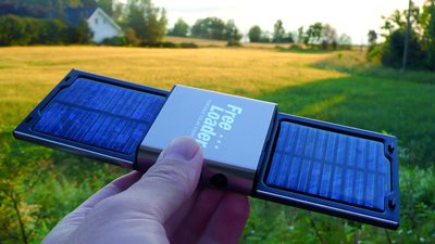 طالبة مصرية تنافس 90 متسابقاً عالمياً  بفكرة محمول يعمل بالطاقة الشمسية ضد التحرش