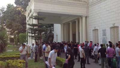 لليوم الثاني : معلمو الفرنساوي واصلوا اعتصامهم بالوزارة وقالوا 