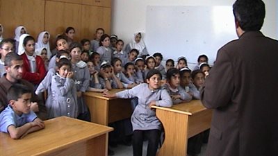 التعليم :تقسيم العمل بمدارس التعليم الأساسي علي فترتين للقضاء علي الكثافة الطلابية