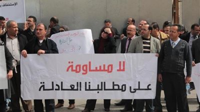 العاملون بالجامعات قرروا المبيت داخل وزارة التعليم العالي حتي اشعار اخر 