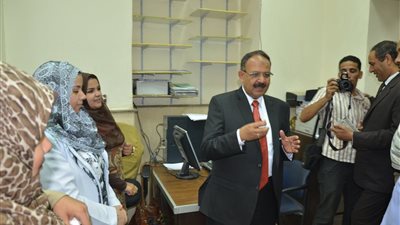 محافظ قنا يكرم 2000 معلم حصلوا على الجودة فى التعليم