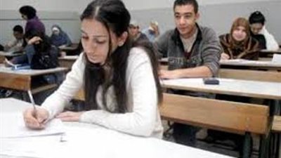 بدء امتحان علم النفس .. والاسئلة علي الانترنت .. والوزارة تكتفي بالتحذير