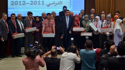 12 طالب مصري  يتصدرون أوائل الثانوية العامة بالإمارات