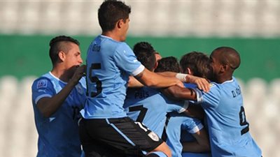 اورجواي تسحق ازوبكستان برباعية نظيفة 