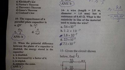 في واقعة غريبة شهدتها جامعة دمنهور.. توزيع الامتحانات باجابتها النموذجية علي الطلاب
