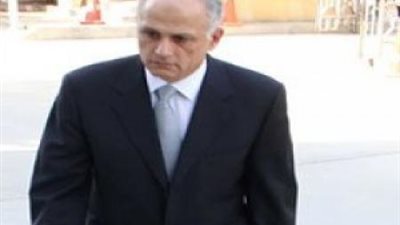 مسعد يحاول حل الازمة وتهدئة الوضع .. موظفوالجامعات انت بتلعب في الوقت الضايع و 