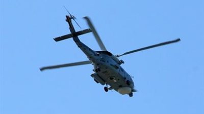 مروحيات الجيش تعاود إلقاء الاعلام علي ميادين مصر 