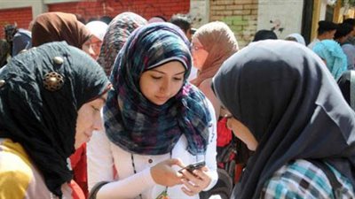 ياسمين تتقدم اوائل الدبلومات الفنية بالمنوفية