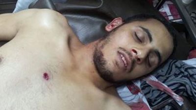 انصار مرسي امام بوابة اداب الزقازيق وطلاب الجماعة اعلنوا الانتقام لزميلهم 