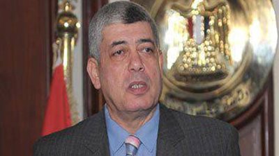 وزير الداخلية يزور نائب مأمور بولاق الدكرور بمستشفى الشرطة بالعجوزة