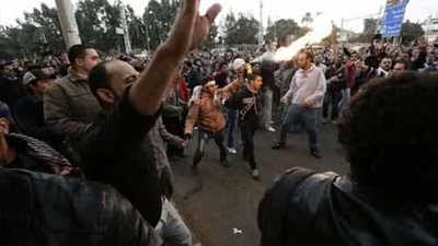  مؤيدو مرسى يقتحمون مكتب المستشار العسكرى لسوهاج .. وغلقوا كوبري اخميم