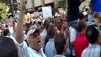 معلمو الفرنساوي يطالبون بالغاء قرار الوزير السابق 