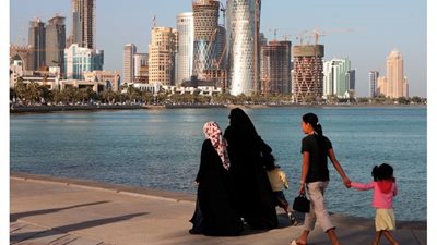  الصدفة كشفت ..خادمة شاذة تستغل ثلاثة اطفال في انشطة اباحية  في الامارات 