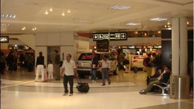 طريق المطار يعود لطبيعتها بعد انسحاب الشرطة العسكرية المؤمنة له