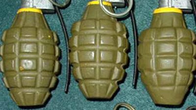 ضبط قنبلة و4 عبوات ناسفة  في سيارة بأسوان 