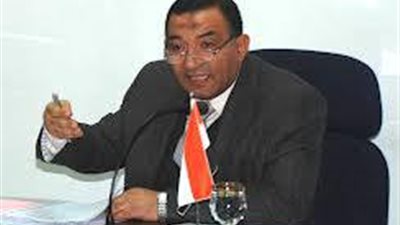 عبدالعظيم  المستقيل يدير محافظة سوهاج من منزله باسيوط