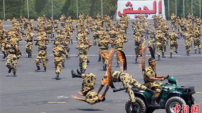  مدير الكلية الحربية في حفل تخرج دفعة جديدة من  الكلية  : 