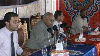 اشتباكات بالايدي بين الصحفيين ومؤيدي مرسي في مؤتمر العوا 