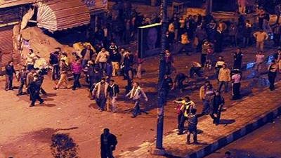 عاجل :انصار مرسي يحاصرون المحكمة الدسورية