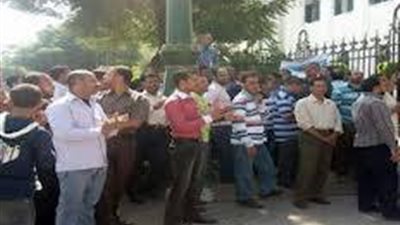 العاملون بمشروع توزيع الخبز بههيا يتعدون بالضرب على احد موظفى الوحدة الحسابية لتأخر صرف الحافز