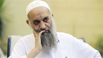 هواتف محمولة وكتب تكفيرية وعملات باليورو والريال السعودي والجنيه بحوزة الظواهري