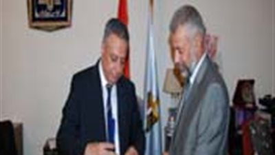 أبو النصر يكرم مدير المدينة التعليمية بالسادس من أكتوبر 13 