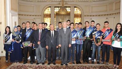 وزير الخارجية والبابلي يستقبلان أوائل الثانوية العامة