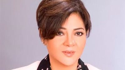 وزيرة الأعلام تشيد بمذيع الصدفة 