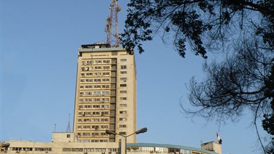 انصار المعزول ..اعتدوا علي طاقم التليفزيون المصري واستولوا علي المعدات 