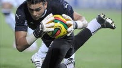 بالفيديو ...عصام الحضري يتلقي هدفين من نصف الملعب 