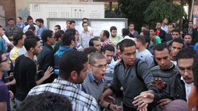 زيادة المصروفات بشعبة الانجليزي تشعل المظاهرات بتجارة القاهرة